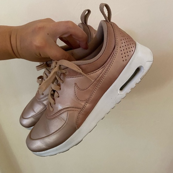 Nike Women's Air Max Thea SE Premium Rose Gold Sneakers Metallic Red Bronze - Picture 3 of 8
